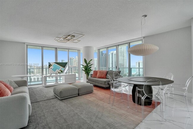 Foto del edificio - 330 Sunny Isles Blvd