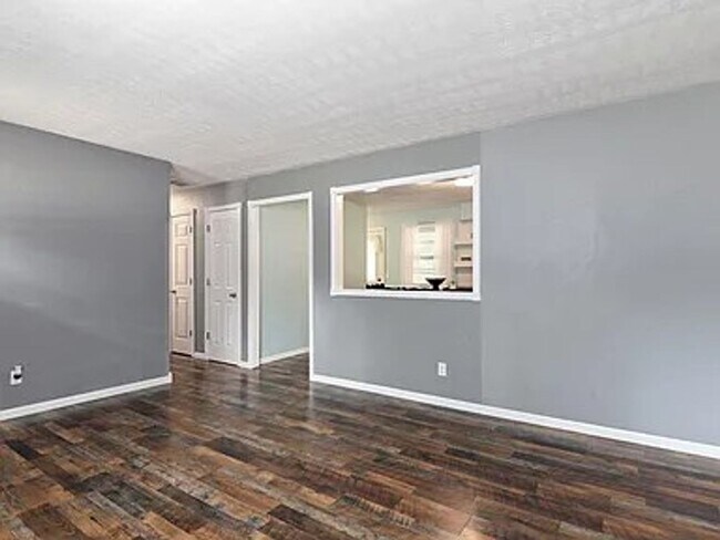 Building Photo - 3 Bed 1 Bath 2 Car Garage Available Now!!!