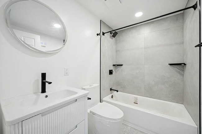 Building Photo - 5530 Boyer St