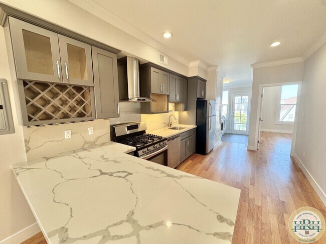 Foto del edificio - Charming 2BR|2BA in the Heart of Richmond ...
