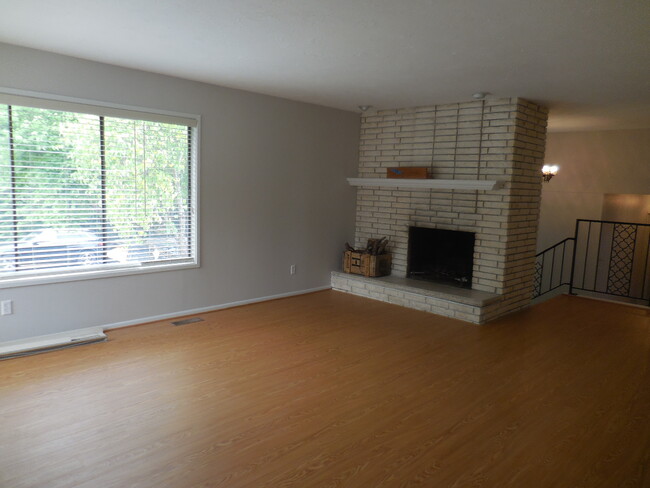Building Photo - 9908 SW 29th Pl