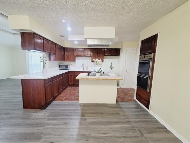 Building Photo - 11110 High Star Dr