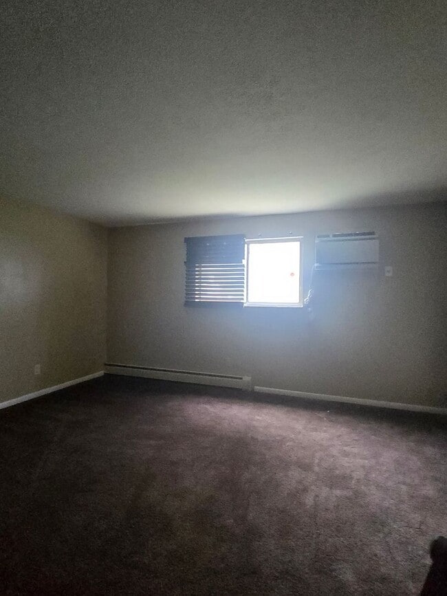 Building Photo - SPRINGBANK APARTMENTS II