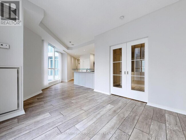 Building Photo - 208-2208 Queens Quay W
