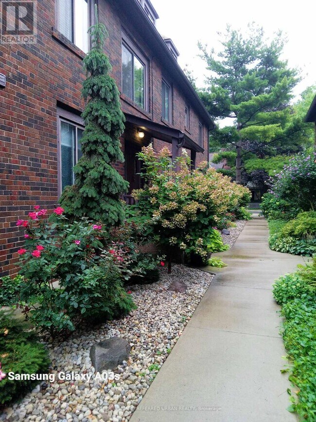 Building Photo - 514 Riverside Dr