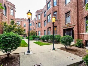 Building Photo - 903 W Cornelia Ave