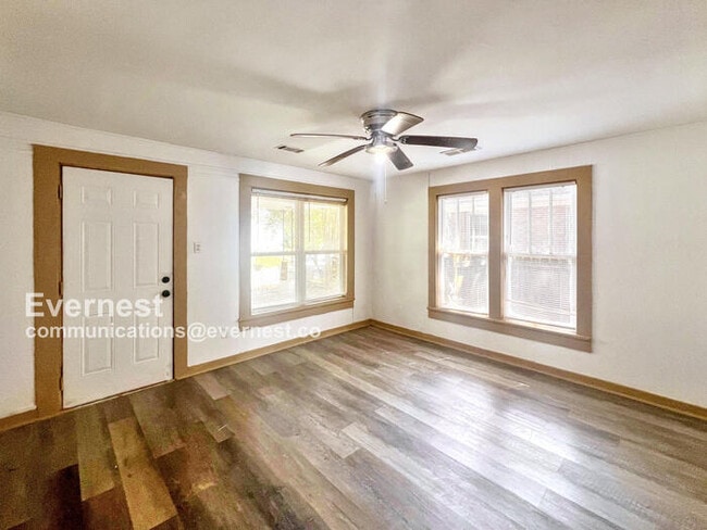 Foto del edificio - 316 W 20th St