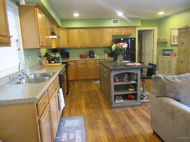 Foto del edificio - 2 New Gotham Rd