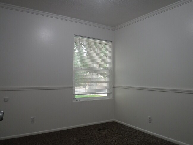 Building Photo - 1156 Twin Parks Dr