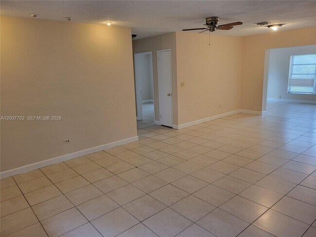 Foto del edificio - 6856 NW 12th St