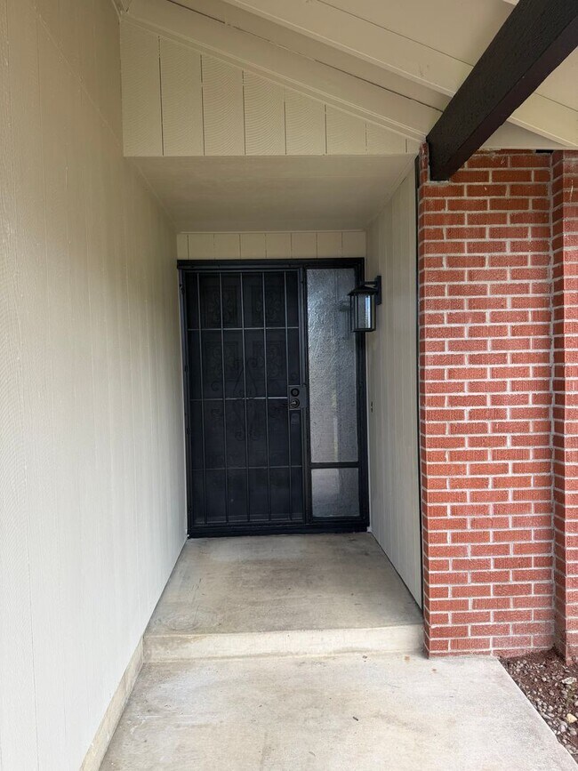Foto del edificio - Beautifully updated 3 bedroom, 2 bath house in Eugene!