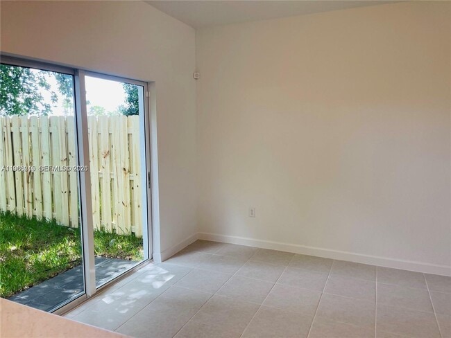 Building Photo - 1695 SE 27th Rd