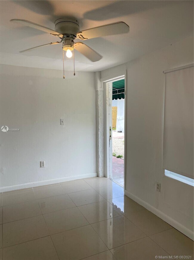 Foto del edificio - 550 NW 30th St