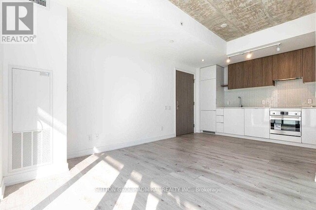 Photo du bâtiment - 161 Roehampton Ave