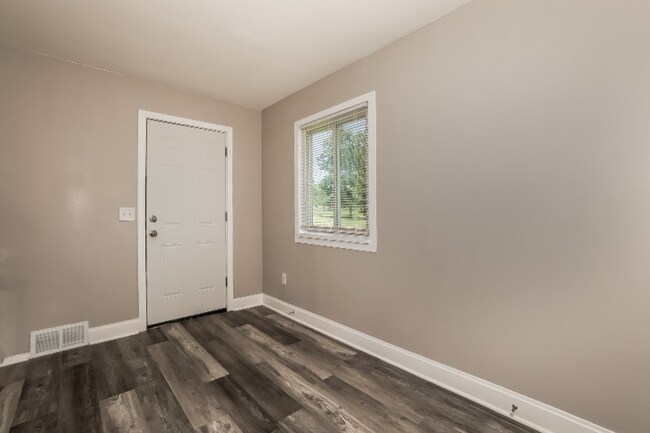 Foto del edificio - 17515 Deforest Ave