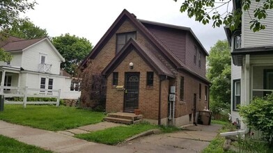 Building Photo - 1018 E Gorham St