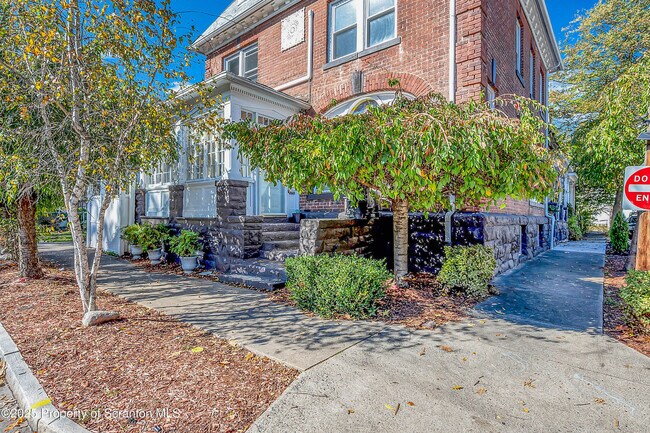 Foto del edificio - 533 S Franklin St