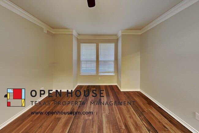 Building Photo - 5108 White Hills Dr, Fort Worth