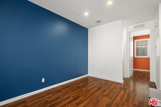 Foto del edificio - 14124 Oak Ln