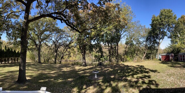 Foto del edificio - 2361 E Ridge Rd