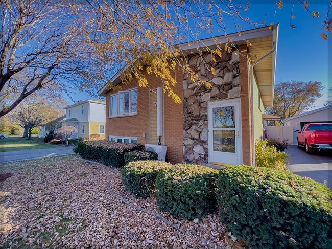 Building Photo - 7421 Roberts Rd