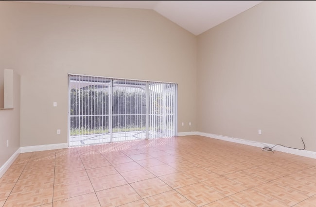 Foto del edificio - 20540 NW 7th St