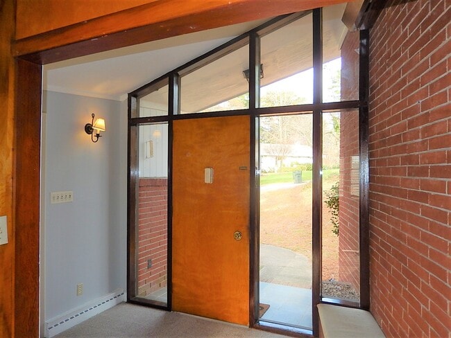 Building Photo - 106 Byron Pl