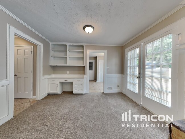 Building Photo - 4047 Linda Ln SW