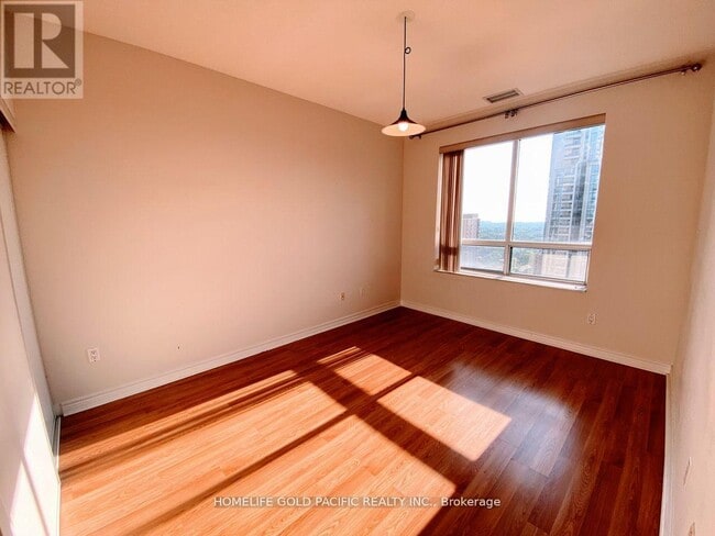 Building Photo - 18 Sommerset Way