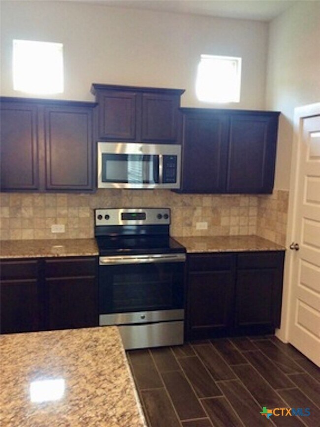 Foto del edificio - 562 Creekside Frst