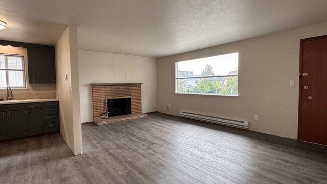 Building Photo - 2105 Colby Ave