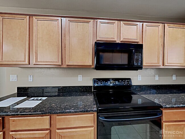 Building Photo - 44181 W Lindgren Dr