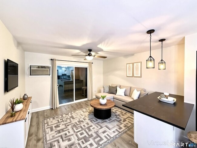 Building Photo - 133 Main St