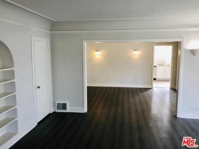 Building Photo - 834 S Stanley Ave