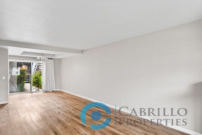 Foto del edificio - 4024 Crystal Dawn Ln