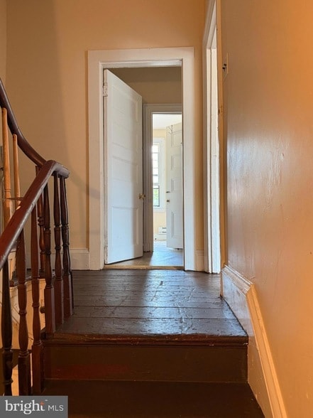 Foto del edificio - 105 W Broadway