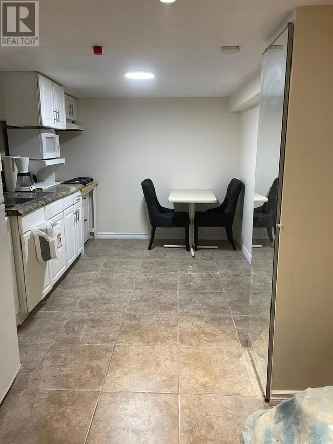 Photo du bâtiment - 2518 Lake Shore Blvd W