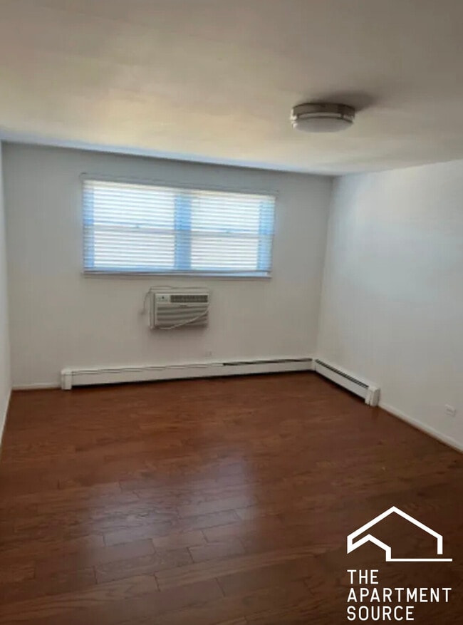 Building Photo - 8644 Skokie Blvd