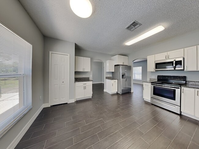 Building Photo - 605 Elbridge Dr