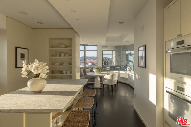 Foto del edificio - 10800 Wilshire Blvd