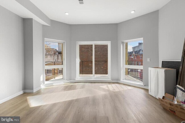 Building Photo - 919 N 15th St