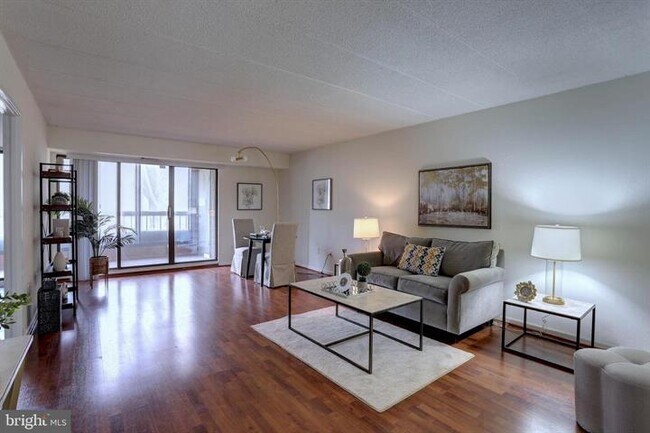 Foto del edificio - 5639 Harpers Farm Rd