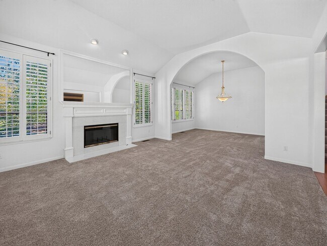 Foto del edificio - Spectacular 3 Bedroom PLUS Office Located in the Desired Rancho Paraiso Walnut Creek Neighborhood!