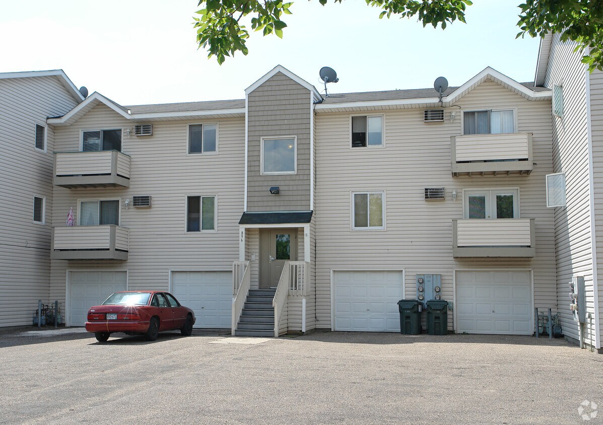 Building Photo - 896 Wescott Sq