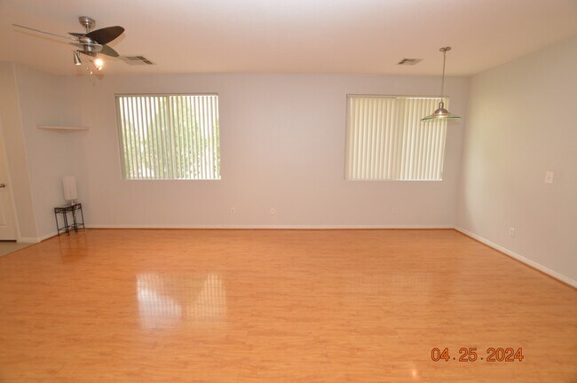 Foto del edificio - 8072 Sapphire Cove Ave