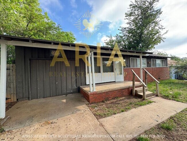 Building Photo - 3 BED/1 BATH HOME CLOSE TO TINKER! AVAILAB...