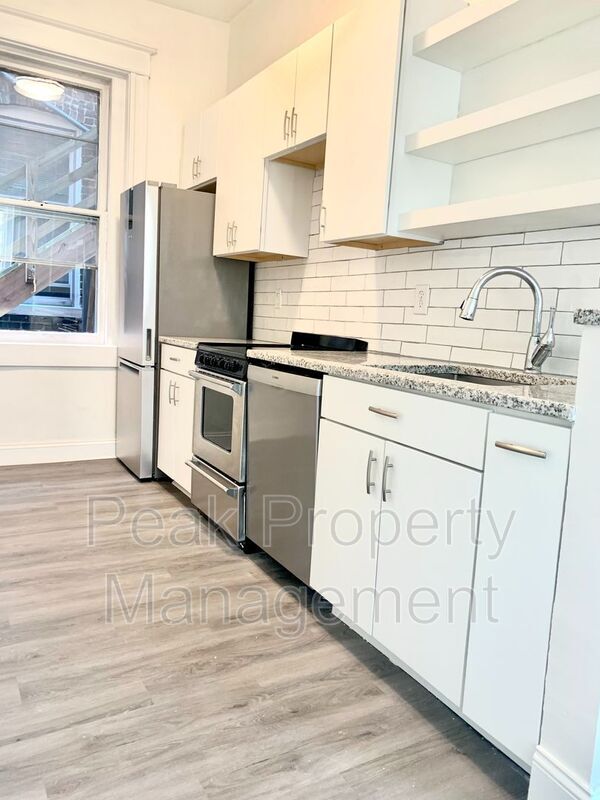 Primary Photo - 401 North Davis Ave