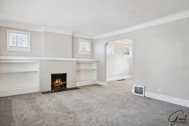 Foto del edificio - $1250 3 bedrooms