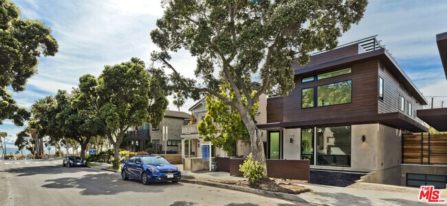 Building Photo - 139 Hollister Ave
