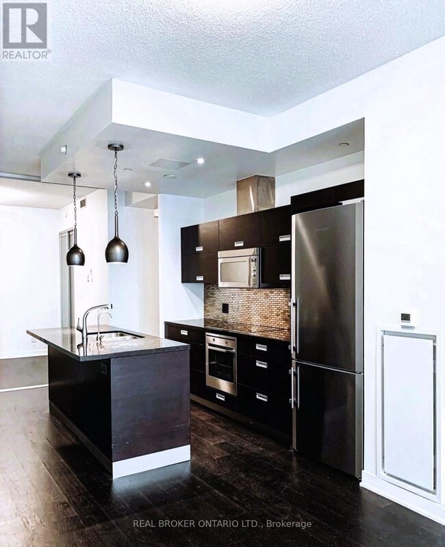 Photo du bâtiment - 88 Park Lawn Rd